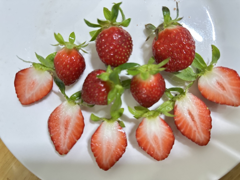 Picture of Dâu tây giống Nhật Đà Lạt loại 1 (hộp 1kg)